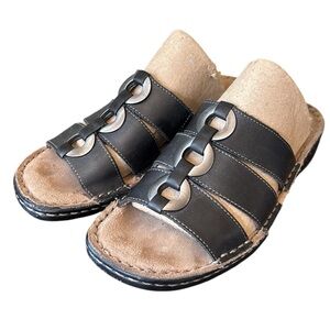 Naturalizer Carney Black Leather Slip On Sandals Metal‎ Ring Accent Size 6